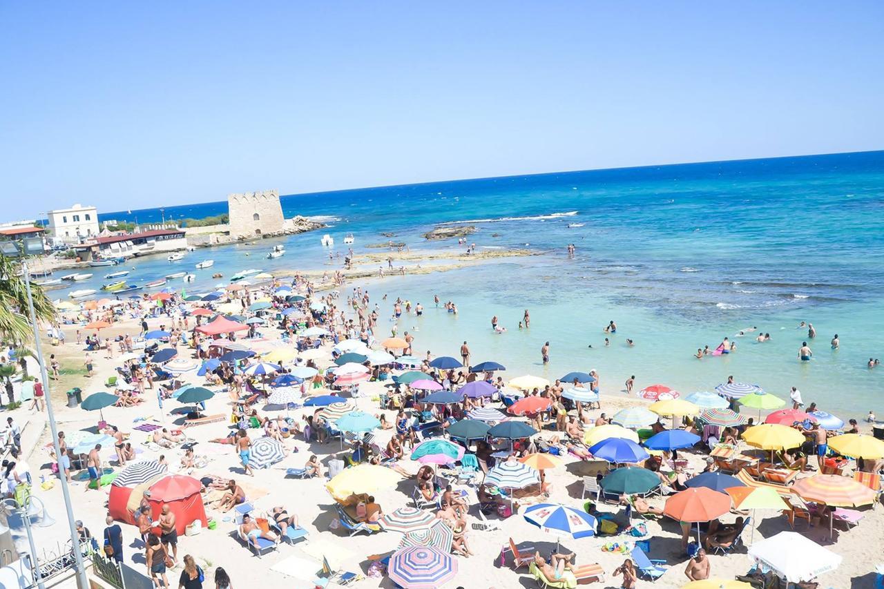 Hotel Mirage Torre Santa Sabina Bagian luar foto