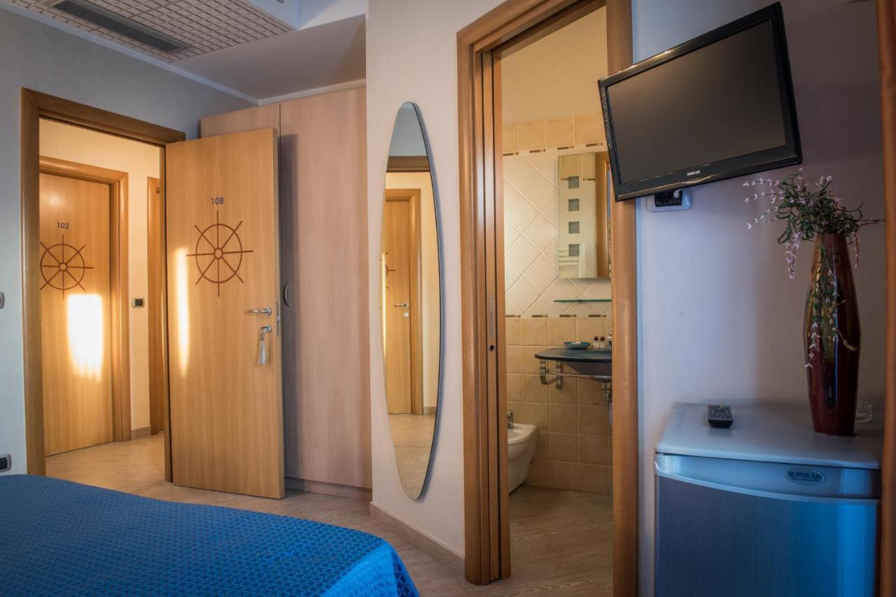 Hotel Mirage Torre Santa Sabina Ruang foto