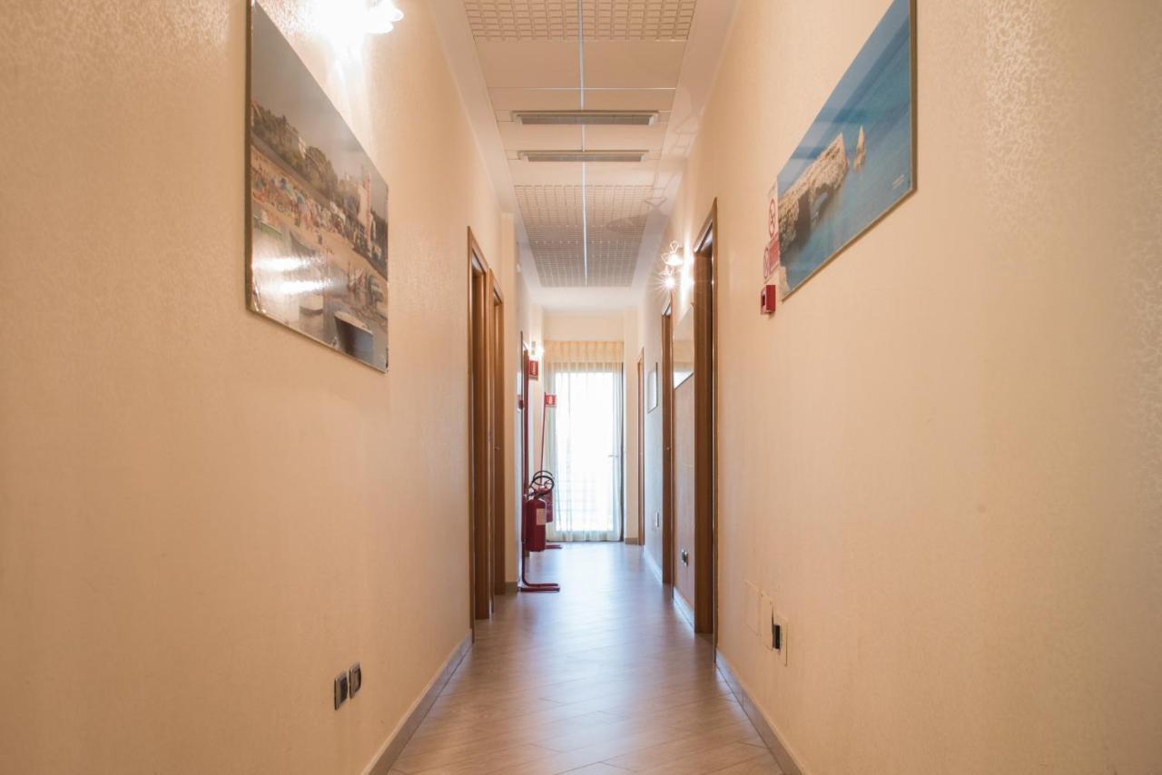 Hotel Mirage Torre Santa Sabina Ruang foto
