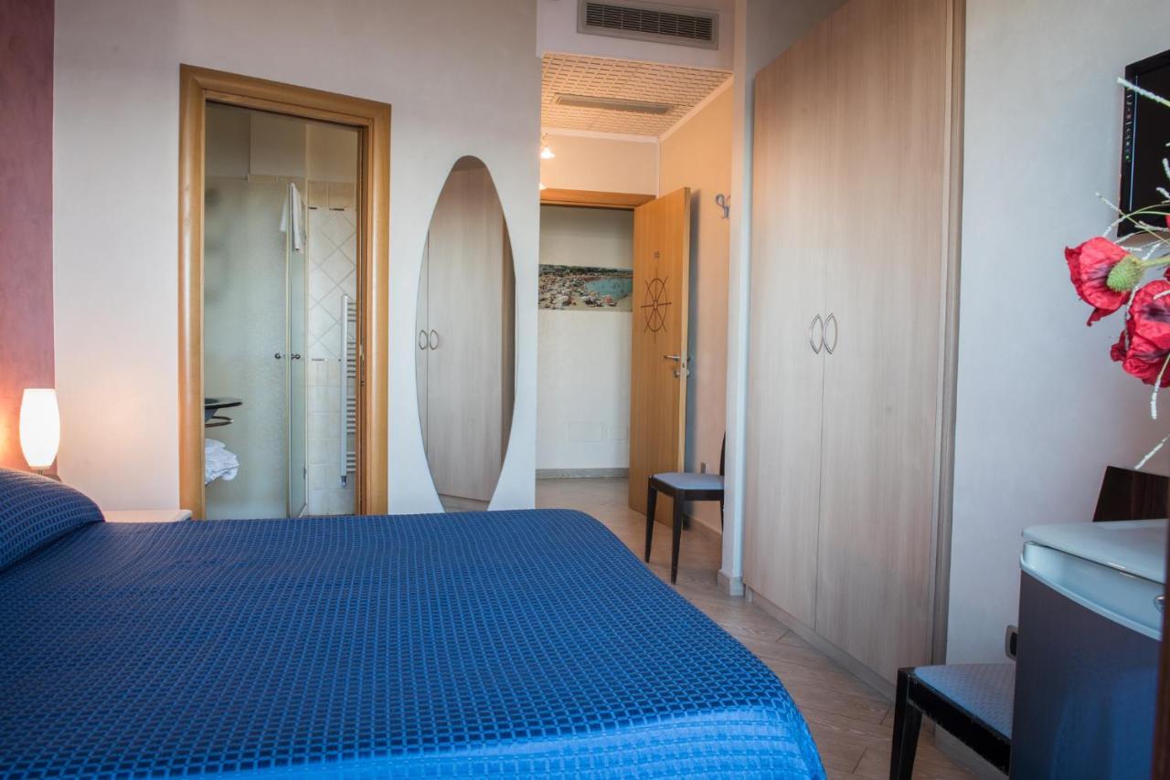 Hotel Mirage Torre Santa Sabina Ruang foto
