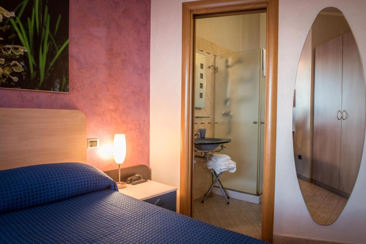 Hotel Mirage Torre Santa Sabina Ruang foto