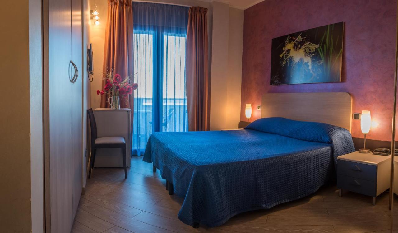 Hotel Mirage Torre Santa Sabina Ruang foto